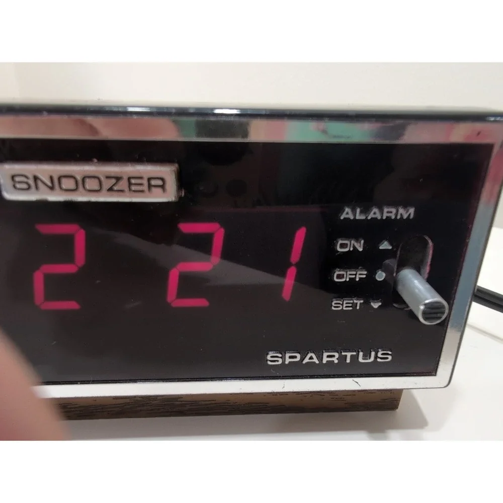 Vintage 70s Spartus Red Digital Alarm Clock Snoozer Woodgrain Tested WORKS‎